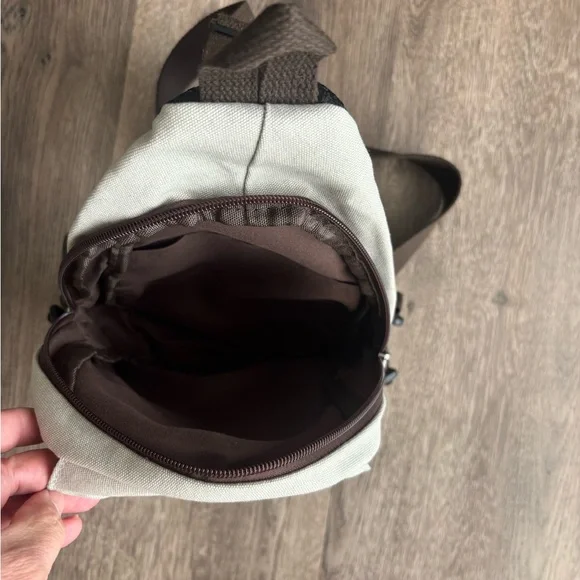 My Neighbor Totoro Sling Bag (unisex) - Picture 4 of 6